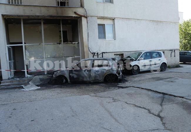 Изгоря „Фолксваген”, огънят погълнал още два автомобила