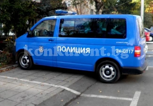 Разбиха два апартамента и магазин във Враца