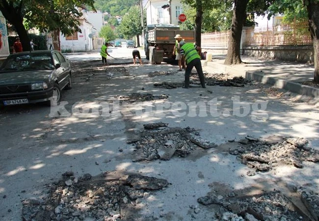 Започна изкърпването на врачанските улици