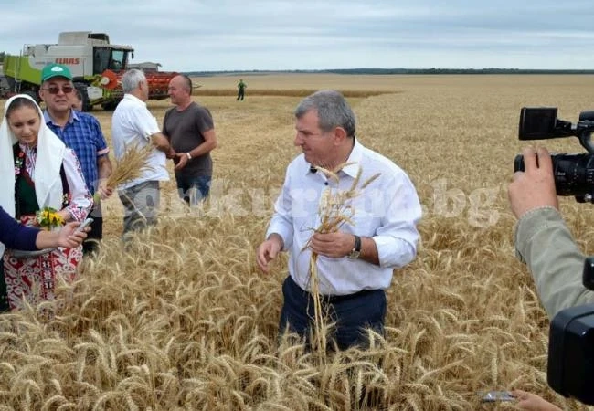 Земеделският министър пристига в Комощица