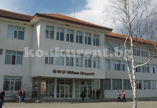 Топят училищен директор за конфликт на интереси