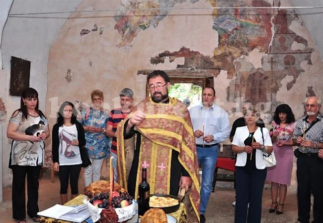 Жители на два квартала почетоха Богородица