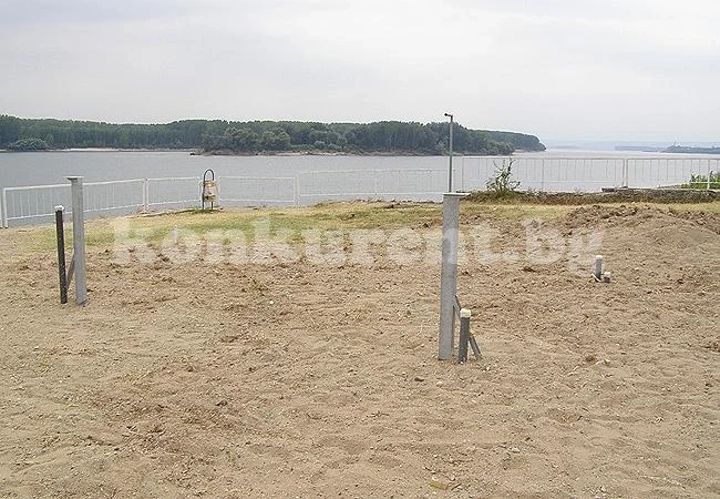 Спря строежът на басейна на плажа