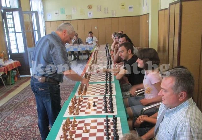 Титулован шахматист уважи юбилея на Дебют
