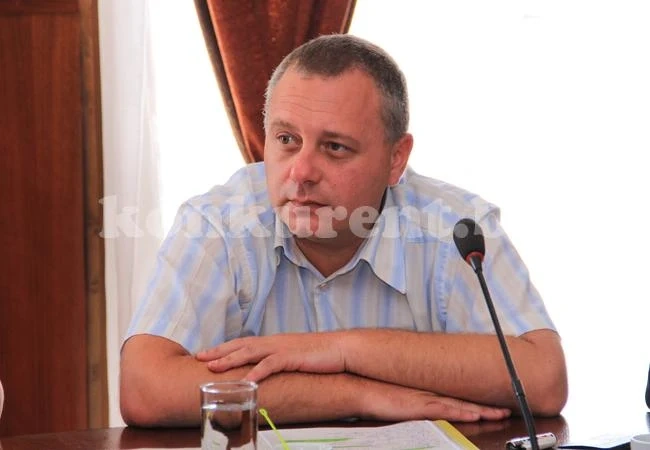 Кърпят пътища във Врачанско