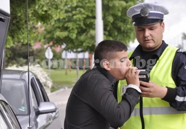 Мъртво пиян хвърчи с веломотопед
