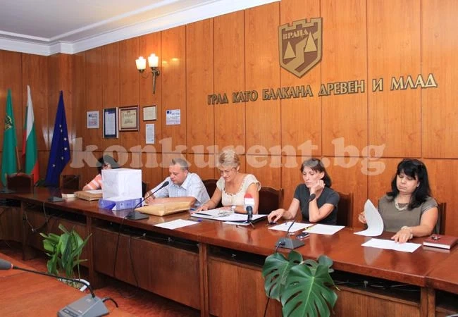 Четири фирми наддават за обновяване на „Хижата”