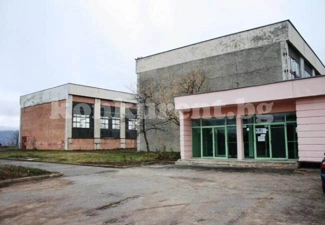 Чакат пари за саниране на закритата писта