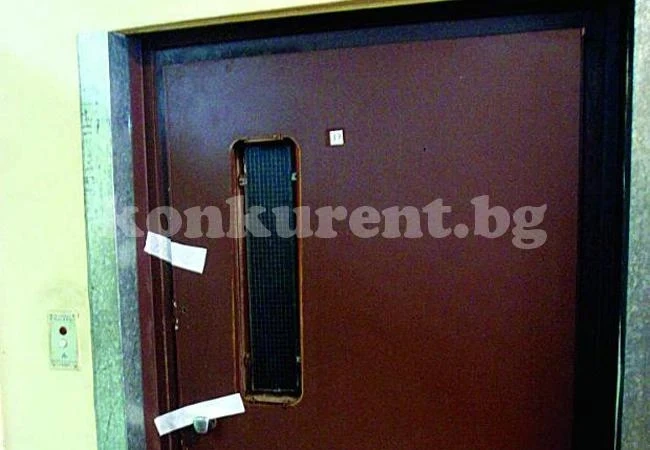 Пожарникари спасиха дете, заседнало в асансьор