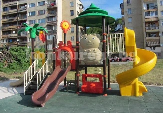 Откриха нова детска площадка в Берковица