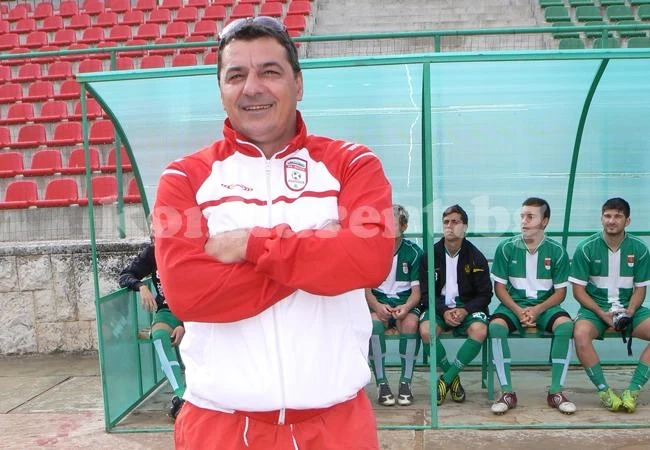 Тонов избра да рита за Монолит