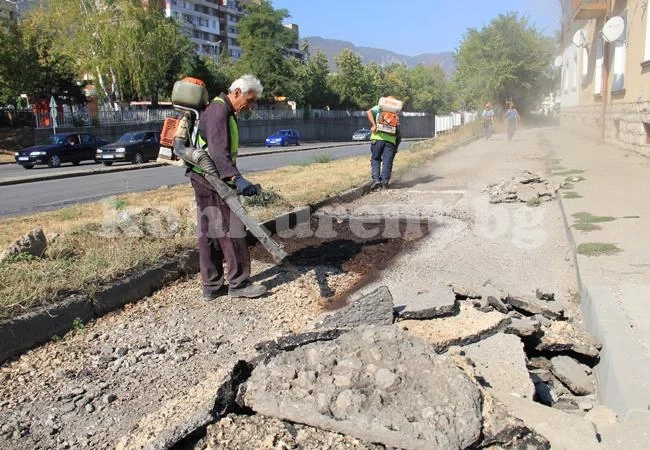 Продължава изкърпването на врачанските улици