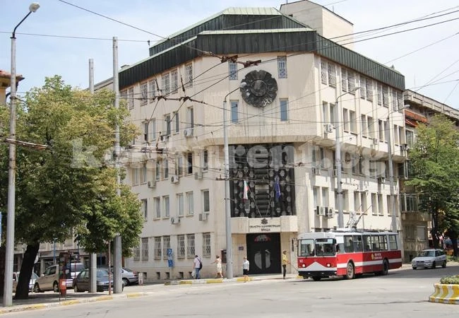 Четирима аут от областна управа
