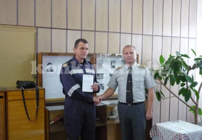 Министър награди огнеборци