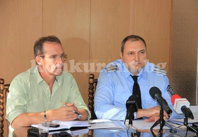 Полицаи влизат на родителски срещи