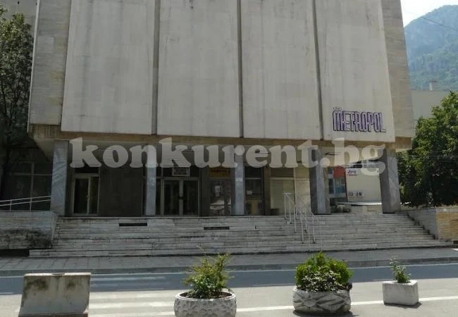 Фондация дарява книги