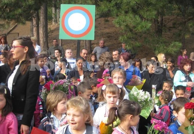 Кмет зарадва ученици