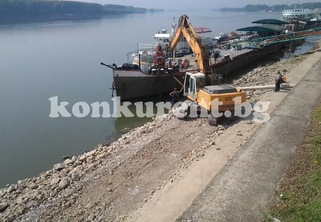 Срокът за ремонта на кейовата стена се удължава