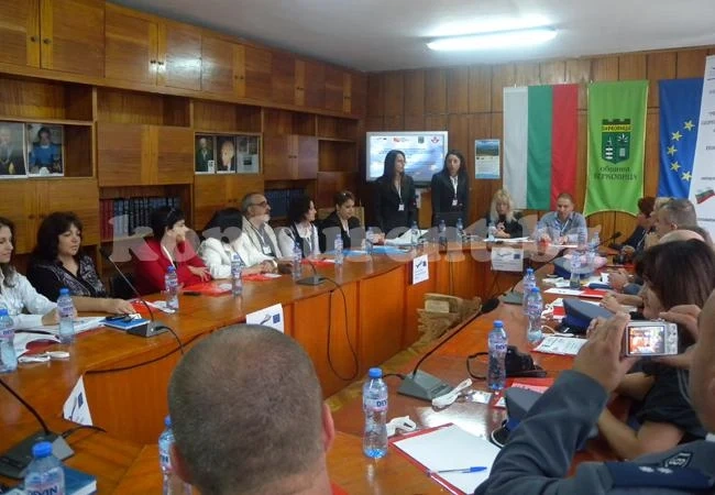 Проект обединява полиция и училища