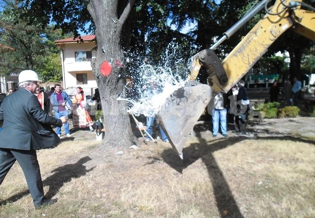 Удариха първата копка на мащабен проект в Мездра