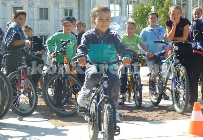 Деца от Мездра участваха във велопоход