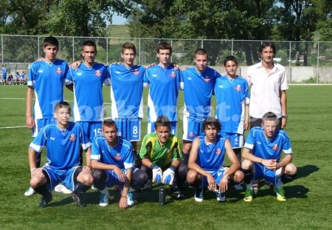 U17 на Монтана падат край морето