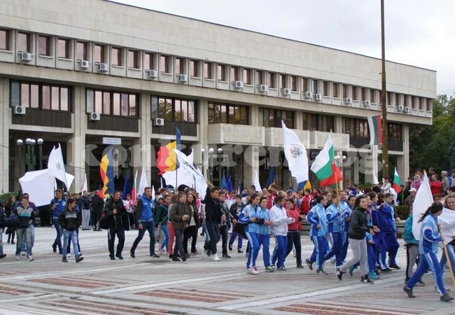 Спортисти мерят дух в трансгранична олимпиада