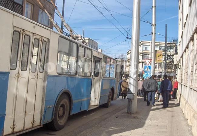 Задължиха фирми да възстановят повредени пътни знаци