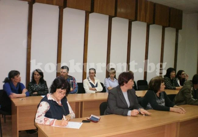Обучават общински администратори 