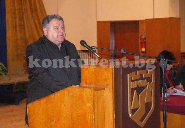 Червен сенатор продава общински имоти