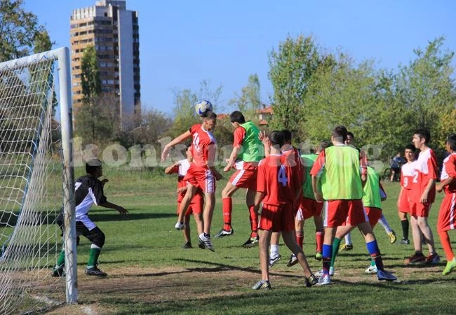 Излъчиха първенец в игри по футбол
