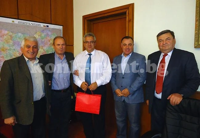 Кметът на Враца почерпи за рождения си ден