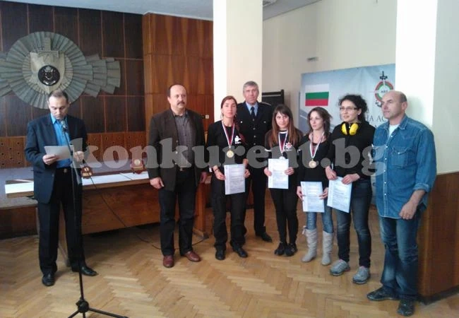 Полицаи се изявиха на рубеж в Перник