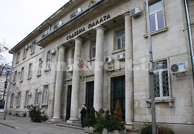 С часове разпитват свидетели за обира в Мездра