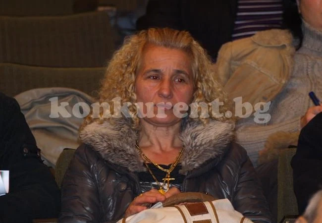 Зарадваха пенсионери новодомци