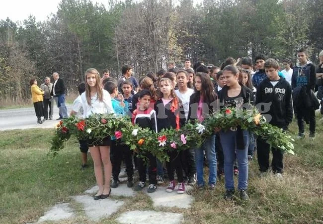 Поднесоха венец в Баница за будителите