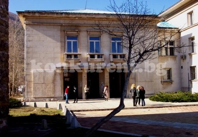 Откраднаха камера от концертна зала