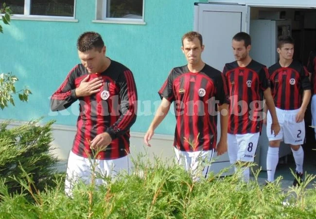 Локо пилее точки в Мездра