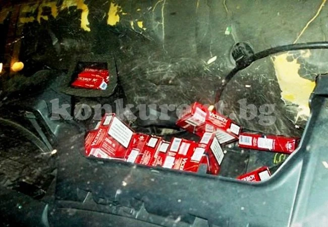 Задържаха автомобил, натъпкан с цигари