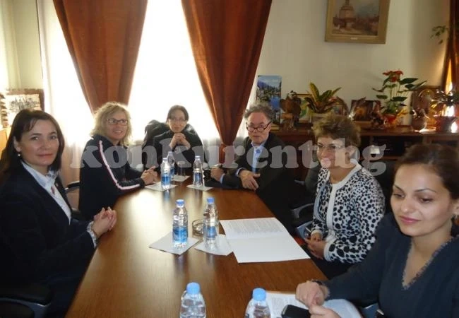 Врачани получават коледни пакети от Швейцария