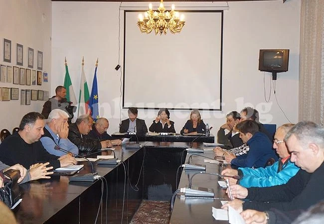 На извънредна сесия гласуваха повече пари по проект 