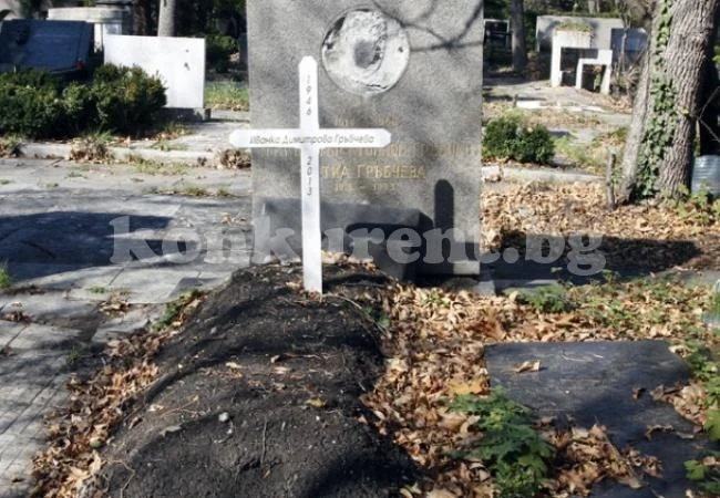 Хлапак искал да пали кръст от гроб в училище