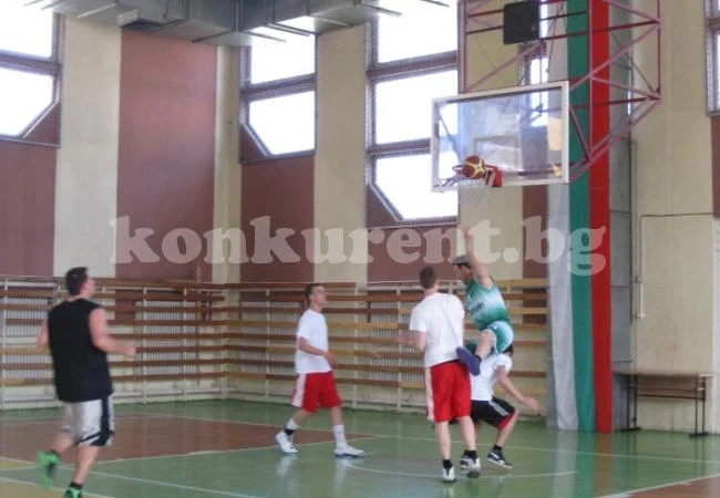 Калпави рефери режат Ботев 2012-VBA