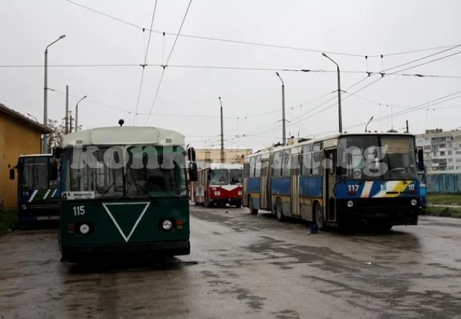 Ремарке се заби в стълб на Тролейбусен транспорт