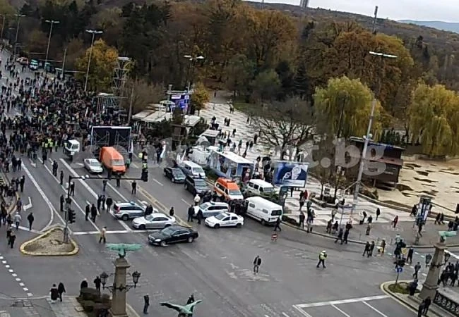 Хиляди от Врачанско вече са в София и Пловдив