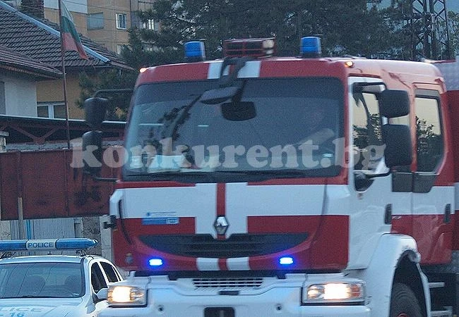 Къща и кола горяха заради къси съединения