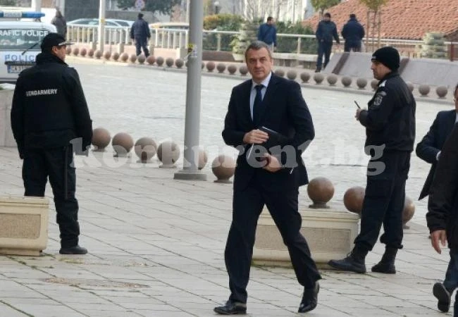Бежанците и протестите – заплаха за националната сигурност
