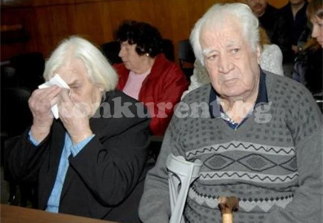 Старци, упоявани с бонбони и обирани, вдигнаха бунт в съда