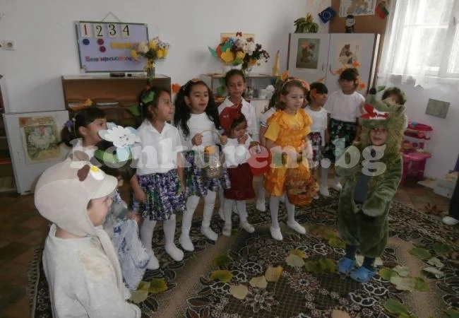 Хлапета се сбогуваха с есента
