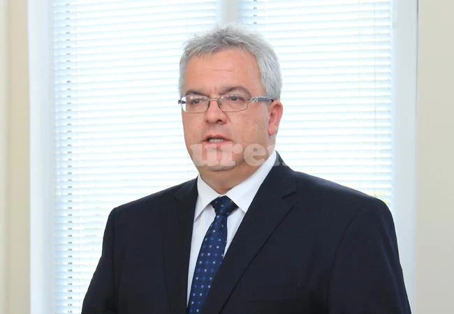 Овладяват свлачището край Веслец